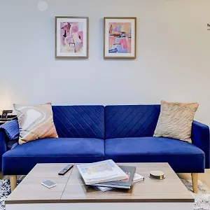 The Moose #9 - Brand New Luxe Modern Loft With Free Parking, King Bed & Fast Wifi Apartment