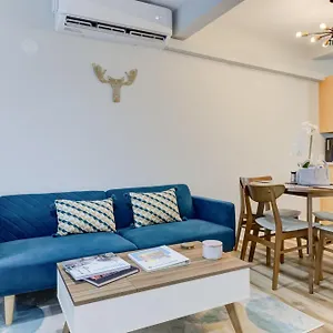 The Moose #11 - Luxe Modern Loft With King Bed, Free Parking & Wi-fi Apartment